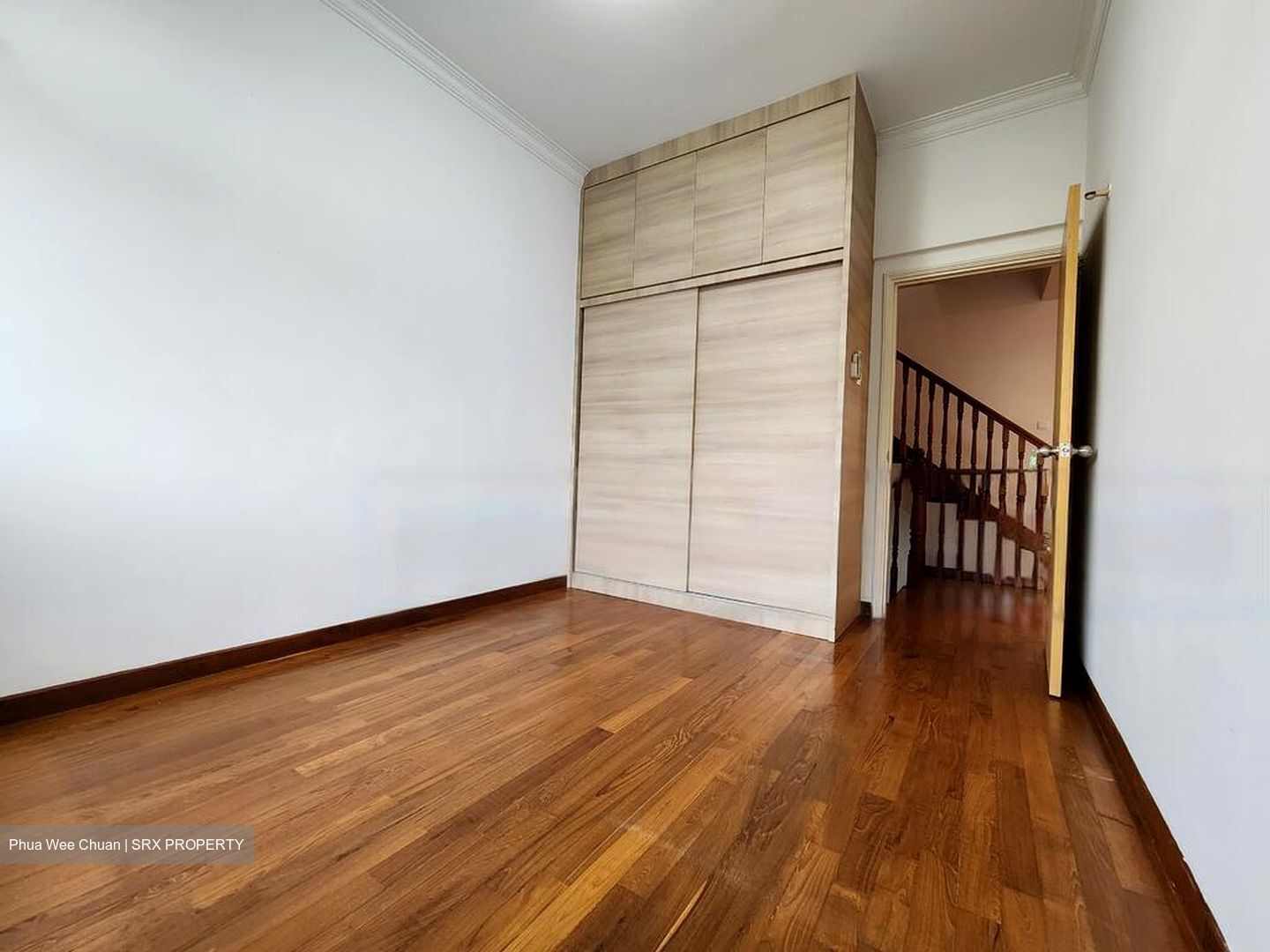 King's Road (D10), Terrace #458852781